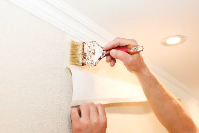 Pose de papier peint à Sarran — revêtements muraux et toiles de verre